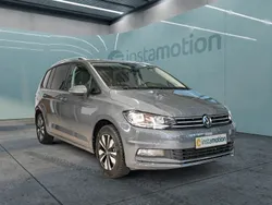 Grau Gebraucht 2024 VW Touran Move Van / Kleinbus | 36.630 € (Fairer Preis)