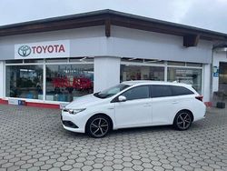 Weiß Gebraucht 2017 Toyota Auris Touring Sports Edition-S Kombi | 15.990 € (Etwas zu teuer)
