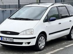 Weiß Gebraucht 2002 Ford Galaxy Ambiente Van / Kleinbus | 2.890 € (Teuer)