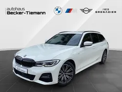 Alpinweiß uni Gebraucht 2021 BMW 318 M Sport Kombi | 27.806 € (Fairer Preis)