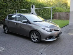 Braun Gebraucht 2015 Toyota Auris Limousine | 10.750 € (Fairer Preis)
