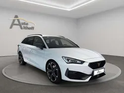 Blanco nevada/nevada white Gebraucht 2024 Cupra Leon VZ Kombi | 31.999 € (Superpreis)