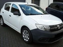 Weiß Gebraucht 2017 Dacia Sandero Limousine | 2.700 €