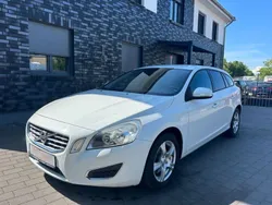 Weiß Gebraucht 2011 Volvo V60 Kinetic Kombi | 8.499 € (Fairer Preis)