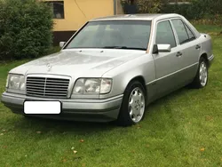 Silber Gebraucht 1993 Mercedes E280 Limousine | 8.700 €