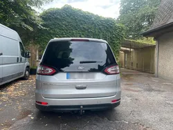 Grau Gebraucht 2017 Ford Galaxy Van / Kleinbus | 12.800 €