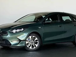 Grün Neu 2025 Kia Ceed Limousine | 21.670 € (Superpreis)