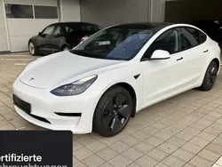 Weiß Gebraucht 2021 Tesla Model 3 RWD Limousine | 26.600 € (Fairer Preis)
