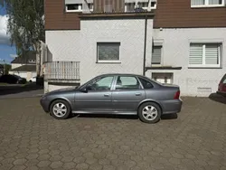 Grau Gebraucht 2001 Opel Vectra Limousine | 1.790 € (Fairer Preis)