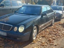 Schwarz Gebraucht 2001 Mercedes E220 Limousine | 2.499 €