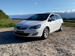 Weiß Gebraucht 2012 Opel Astra Kombi | 3.950 € (Guter Preis)