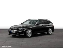Black sapphire metallic Gebraucht 2024 BMW 330 Comfort Edition Kombi | 48.154 € (Etwas zu teuer)