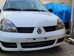 Weiß Gebraucht 2009 Renault Clio II Campus Kleinwagen | 500 €