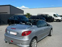 Silber Gebraucht 2007 Peugeot 206 CC Cabrio | 950 €