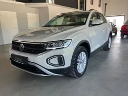 Ascotgrau Gebraucht 2024 VW T-Roc Life SUV | 26.950 € (Guter Preis)