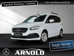 Weiß (arktikweiß) Gebraucht 2024 Mercedes 180 Limousine | 26.839 € (Guter Preis)