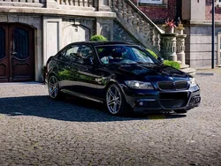 Schwarz Gebraucht 2010 BMW 325 Sport Line Limousine | 15.990 €