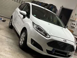 Weiß Gebraucht 2016 Ford Fiesta Titanium Kleinwagen | 7.000 € (Fairer Preis)