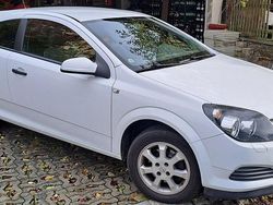 Weiß Gebraucht 2009 Opel Astra GTC Selection Limousine | 2.750 € (Guter Preis)