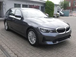 Grau Gebraucht 2022 BMW 330 Sport Line Kombi | 35.950 € (Guter Preis)