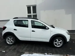 Weiß Gebraucht 2019 Dacia Sandero Stepway Kleinwagen | 9.500 € (Etwas zu teuer)