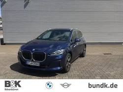 Blau Gebraucht 2022 BMW 218 Active Tourer Luxury Line Van / Kleinbus | 39.900 €