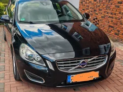 Schwarz Gebraucht 2012 Volvo V60 Summum Kombi | 8.950 € (Fairer Preis)