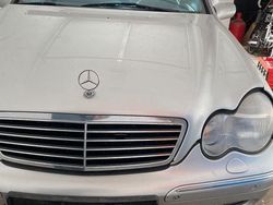 Silber Gebraucht 2001 Mercedes C320 Avantgarde Limousine | 5.850 € (Etwas zu teuer)