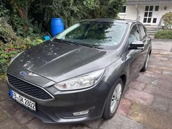 Grau Gebraucht 2016 Ford Focus Kombi | 6.100 € (Superpreis)