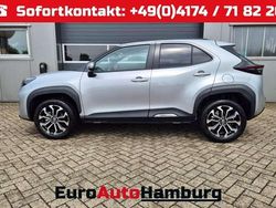 Shimmering silver metallic Neu 2025 Toyota Yaris Hybrid Kleinwagen | 27.590 € (Guter Preis)