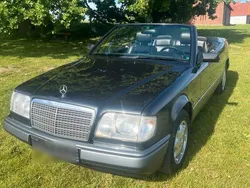 Schwarz Gebraucht 1996 Mercedes E220 Cabrio | 22.500 €