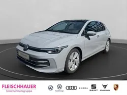 Grau Gebraucht 2024 VW Golf VIII Style Limousine | 29.970 € (Fairer Preis)