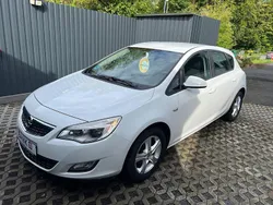 Weiß Gebraucht 2010 Opel Astra Limousine | 4.900 € (Guter Preis)
