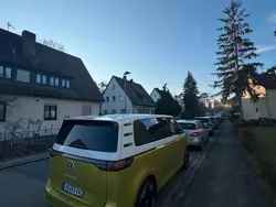 Grün Gebraucht 2023 VW ID. Buzz Pro Van | 59.999 €