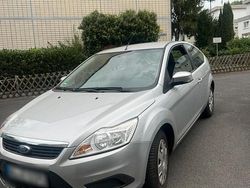 Grau Gebraucht 2008 Ford Focus Ambiente Kleinwagen | 2.500 € (Fairer Preis)