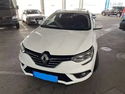 Weiß Gebraucht 2015 Renault Mégane GrandTour Kombi | 7.455 € (Fairer Preis)
