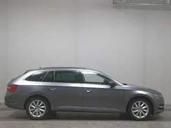 Grau Gebraucht 2022 Skoda Superb Ambition Kombi | 20.480 € (Superpreis)