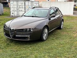 Braun Gebraucht 2007 Alfa Romeo 159 Kombi | 2.400 €