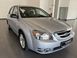 Silber Gebraucht 2004 Kia Cerato LX Kombi | 2.990 €