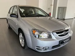 Silber Gebraucht 2004 Kia Cerato LX Kombi | 3.990 €