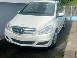 Weiß Gebraucht 2010 Mercedes B180 Van / Kleinbus | 4.300 €