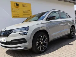 Steelgrau Gebraucht 2020 Skoda Karoq SportLine SUV | 32.550 € (Teuer)