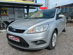 Silber Gebraucht 2010 Ford Focus Limousine | 2.499 € (Fairer Preis)
