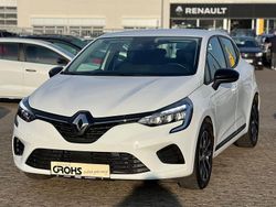 Weiß Gebraucht 2022 Renault Clio V Equilibre Limousine | 13.490 € (Fairer Preis)