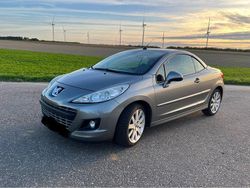 Grau Gebraucht 2010 Peugeot 207 CC Platinum Cabrio | 7.600 €