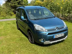 Blau Gebraucht 2015 Citroën Berlingo Van / Kleinbus | 5.499 € (Fairer Preis)