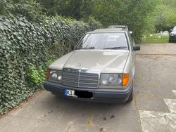 Gold Gebraucht 1988 Mercedes 200 Limousine | 7.999 €