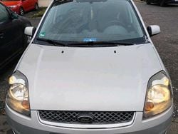 Silber Gebraucht 2007 Ford Fiesta Kleinwagen | 1.450 €