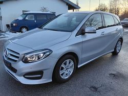 Silber Gebraucht 2015 Mercedes 180 Limousine | 6.450 € (Fairer Preis)