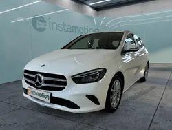 Weiß Gebraucht 2019 Mercedes B200 Van / Kleinbus | 24.599 € (Fairer Preis)